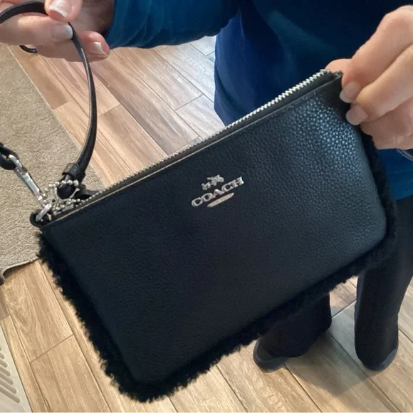 Coach BP Shearling corner zip black wristlet - Picture 2 of 4